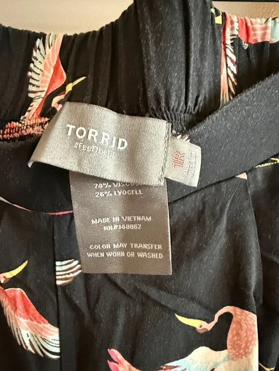 torrid Black Wide-Leg Pants with Pink Crane Print - Picture 4 of 4